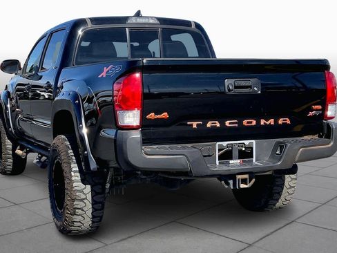 Used 2017 Toyota Tacoma SR5 w/ Tow Package image 12