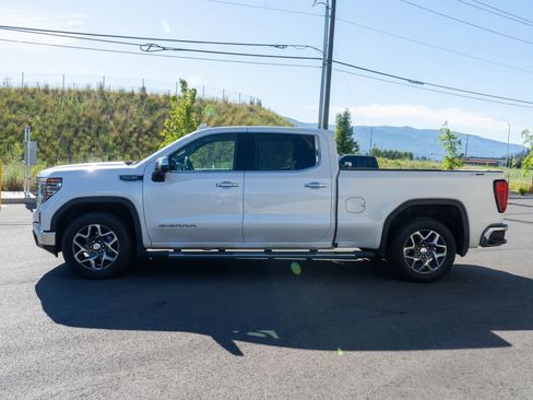 Used 2023 GMC Sierra 1500 SLT w/ SLT Premium Package AWD/4WD image 4