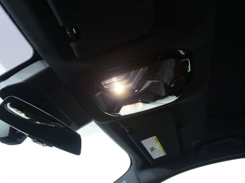 New 2026 BMW 750e xDrive w/ Executive Package image 21