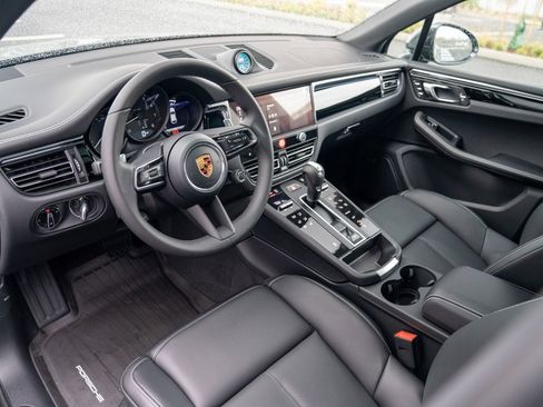 New 2026 Porsche Macan AWD/4WD image 4