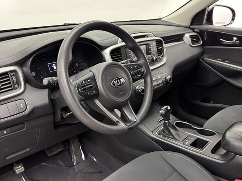 Used 2016 Kia Sorento LX image 8