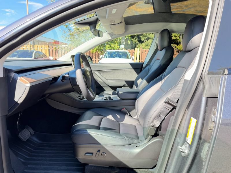 Used 2022 Tesla Model Y Long Range AWD/4WD image 11