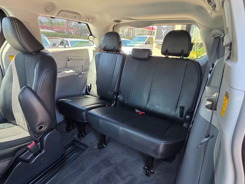 Used 2014 Toyota Sienna SE w/ SE Premium Package w/Entune FWD image 27