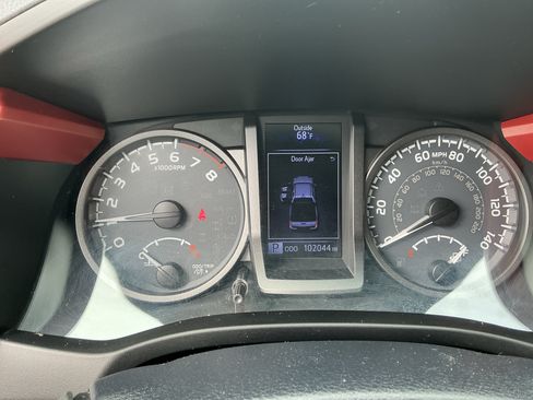 Used 2019 Toyota Tacoma TRD Sport AWD/4WD image 15
