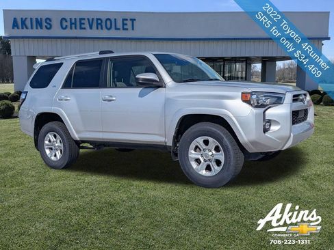Used 2022 Toyota 4Runner SR5 AWD/4WD image 2