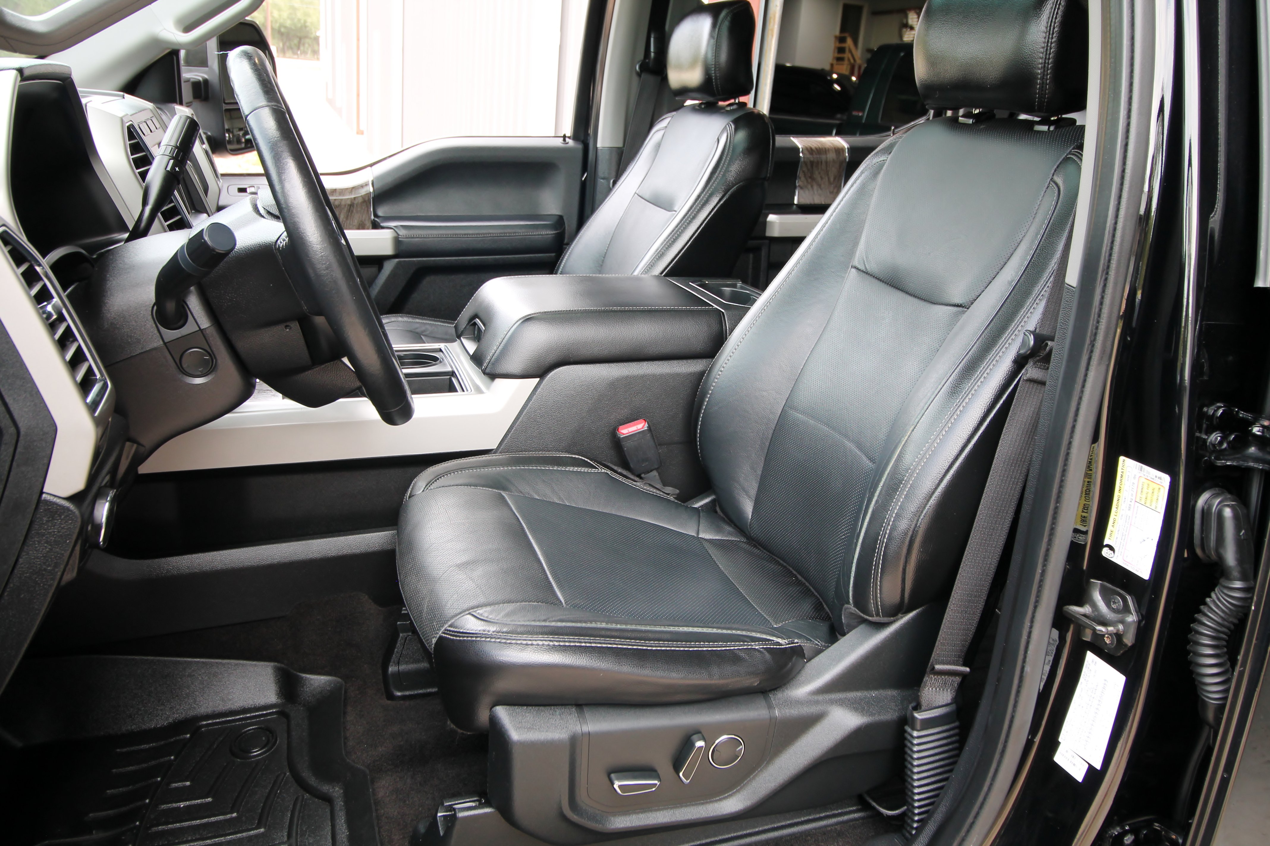 Used 2017 Ford F250 Lariat w/ Lariat Ultimate Package AWD/4WD image 22