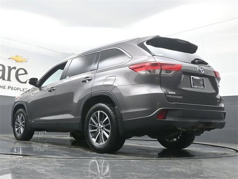 Used 2019 Toyota Highlander XLE image 5