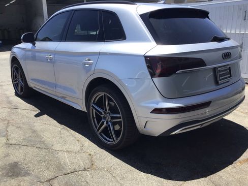 Used 2021 Audi Q5 2.0T Premium w/ Convenience Package AWD/4WD image 3