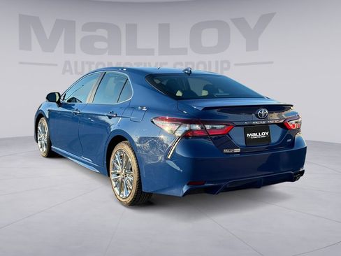 Used 2024 Toyota Camry SE image 3