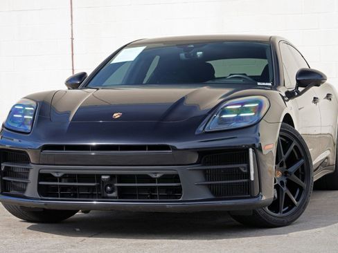 Used 2025 Porsche Panamera image 3