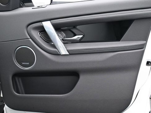 Used 2023 Land Rover Discovery Sport S image 24