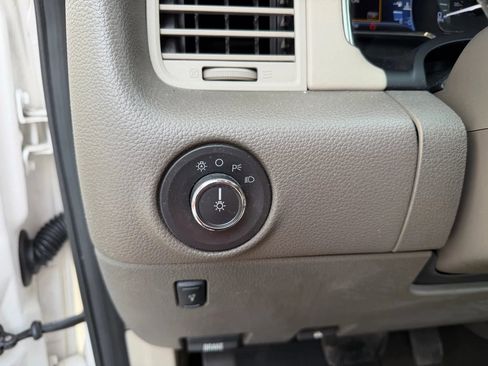 Used 2016 Lincoln Navigator Select image 24