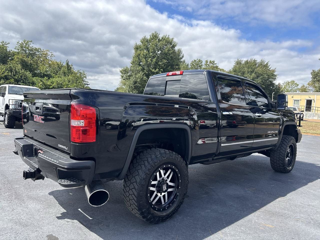 Used 2016 GMC Sierra 2500 Denali w/ Duramax Plus Package AWD/4WD image 8