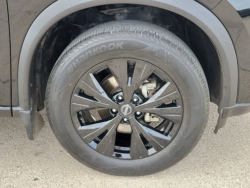 Used 2023 Nissan Rogue SV image 7