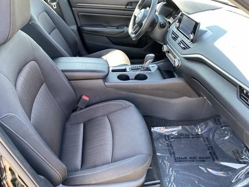 Used 2024 Nissan Altima 2.5 S FWD image 20