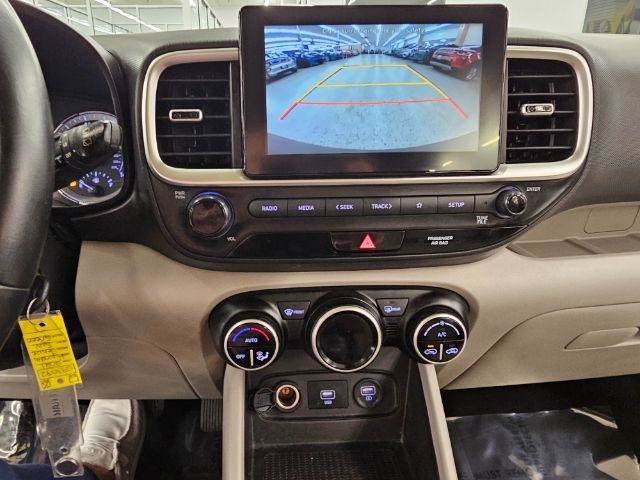 Used 2021 Hyundai Venue SEL FWD image 16