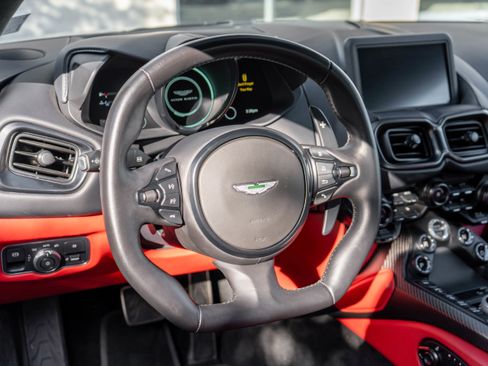 Used 2023 Aston Martin V8 Vantage Coupe image 10