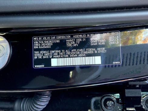 Used 2024 Volvo XC40 B5 Plus w/ Protection Package Premier image 31