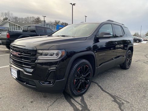 Used 2023 GMC Acadia SLT w/ Elevation Edition image 3