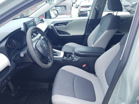 Used 2021 Toyota RAV4 XLE image 10
