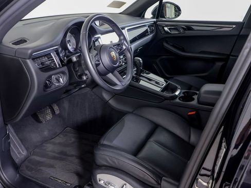 Certified 2023 Porsche Macan S AWD/4WD image 4