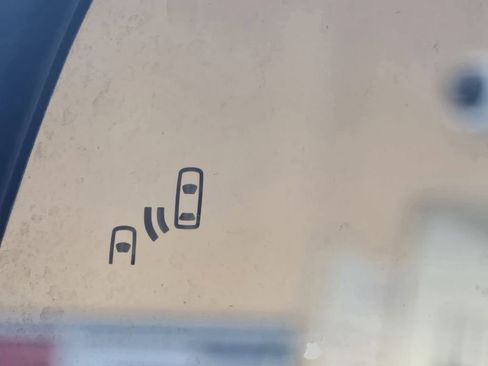 Used 2023 Toyota Highlander LE image 13