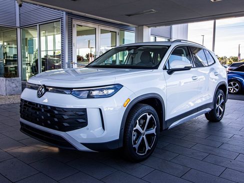 New 2026 Volkswagen Tiguan SE image 11