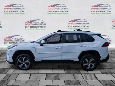 Used 2022 Toyota RAV4 SE w/ Weather & Moonroof Package AWD/4WD image 7