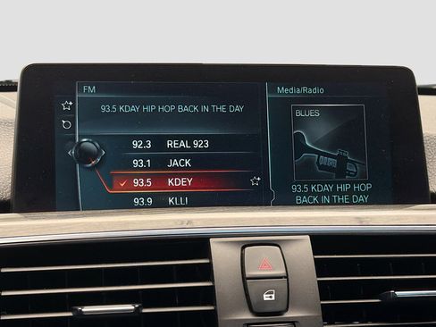 Used 2017 BMW 330i Sedan image 9