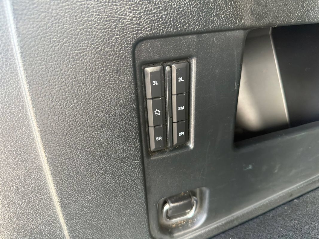 Used 2020 Ford Expedition XLT w/ Equipment Group 202A AWD/4WD image 10