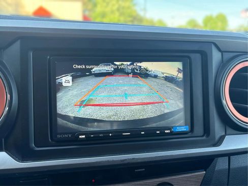 Used 2017 Toyota Tacoma SR5 w/ Tow Package AWD/4WD image 30