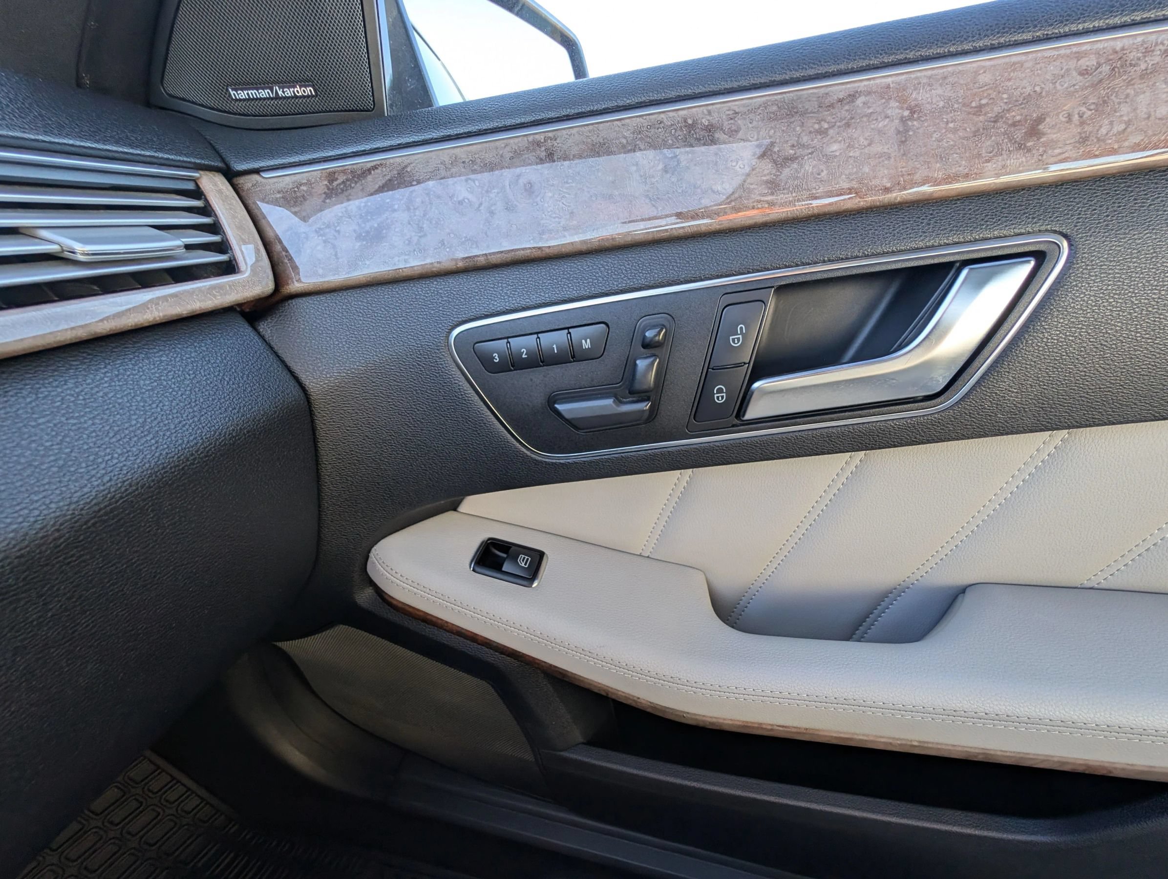 Used 2013 Mercedes-Benz E 350 Sedan image 27