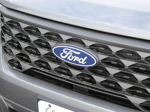 New 2025 Ford Maverick XLT w/ XLT Luxury Package image 9