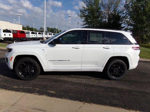 Used 2024 Jeep Grand Cherokee Limited 4xe image 4