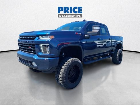Used 2022 Chevrolet Silverado 2500 LTZ w/ LTZ Plus Package AWD/4WD image 2