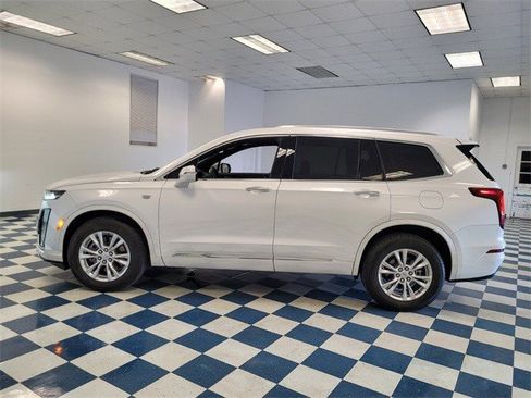 Certified 2024 Cadillac XT6 Luxury image 4