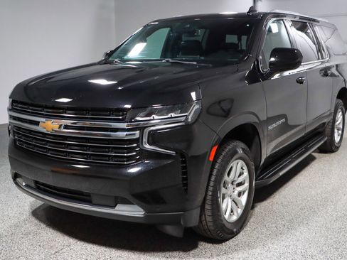 Used 2023 Chevrolet Suburban LT image 36