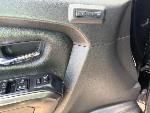 Used 2022 Nissan Titan PRO-4X w/ Pro-4x Convenience Package AWD/4WD image 16