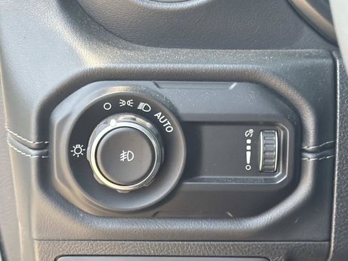 Used 2024 Jeep Wrangler Unlimited Sahara w/ Technology Group AWD/4WD image 17