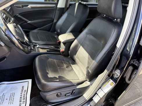 Used 2017 Volkswagen Passat 1.8T SE w/ SE Lighting Package FWD image 8