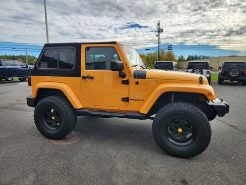 Used 2012 Jeep Wrangler Sahara AWD/4WD image 18