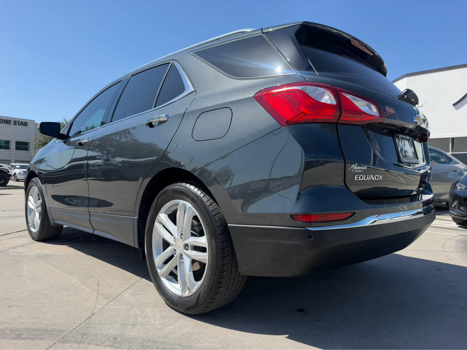 Used 2018 Chevrolet Equinox Premier FWD image 9