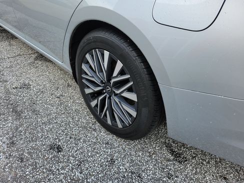 Used 2024 Nissan Altima 2.5 SV FWD image 26
