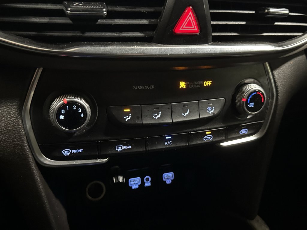 Used 2019 Hyundai Santa Fe SE FWD image 16
