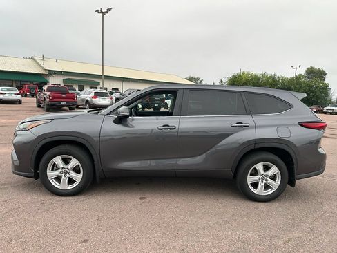 Used 2023 Toyota Highlander L FWD image 38