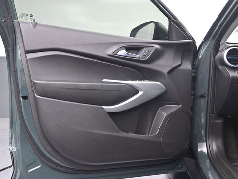 Used 2025 Chevrolet Trax LS FWD image 11