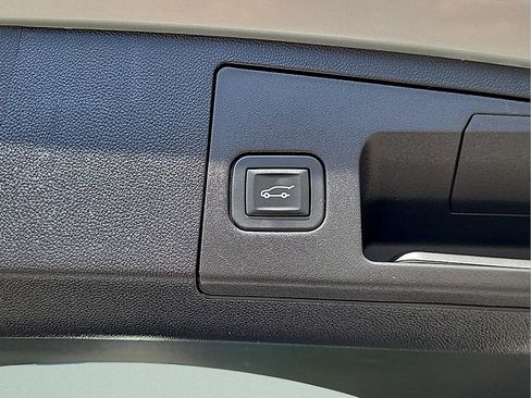Used 2019 Cadillac XT4 Premium Luxury FWD image 28