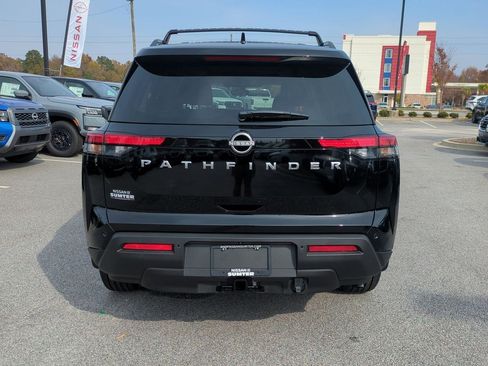 New 2025 Nissan Pathfinder SV image 5