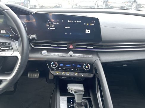 Used 2023 Hyundai Elantra Limited image 13