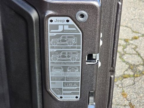 Used 2024 Jeep Wrangler Unlimited Rubicon w/ Convenience Group image 16